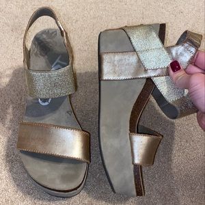 OTBT gold wedges